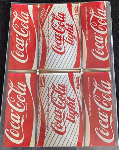 23186-1 € 0,50 coca cola ansichtkaart blikjes 10 x 15 cm.jpeg